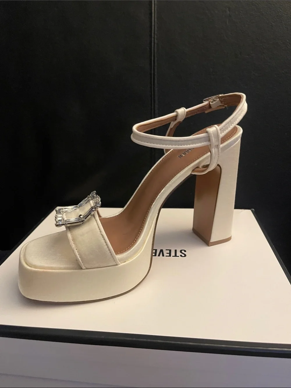 Steve Madden Liandra Satin Ivory Ankle Strap Platfrm Embellish Buckle Sz 10 NWB
